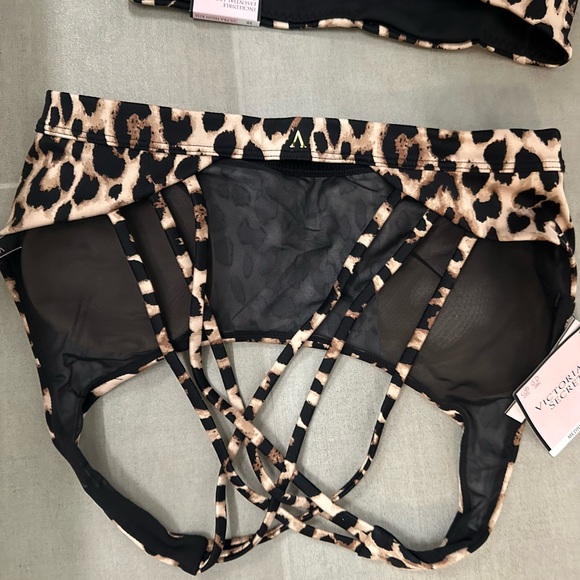 NWT VICTORIAS SECRET 2 piece WORKOUT/LOUNGE SET SIZE MEDIUM/10 - Picture 5 of 5